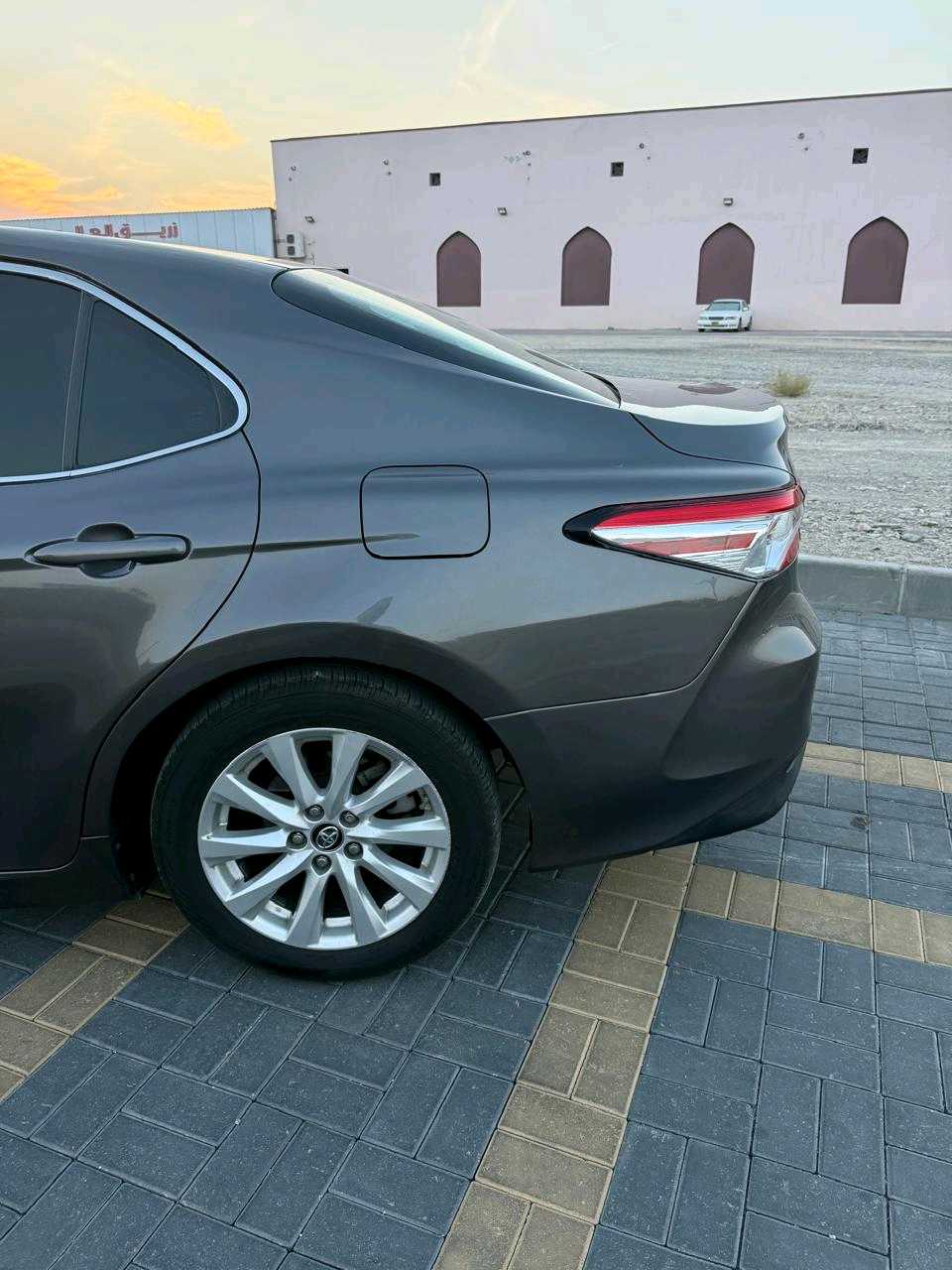 Car Image 2018 TOYOTA CAMRY LE