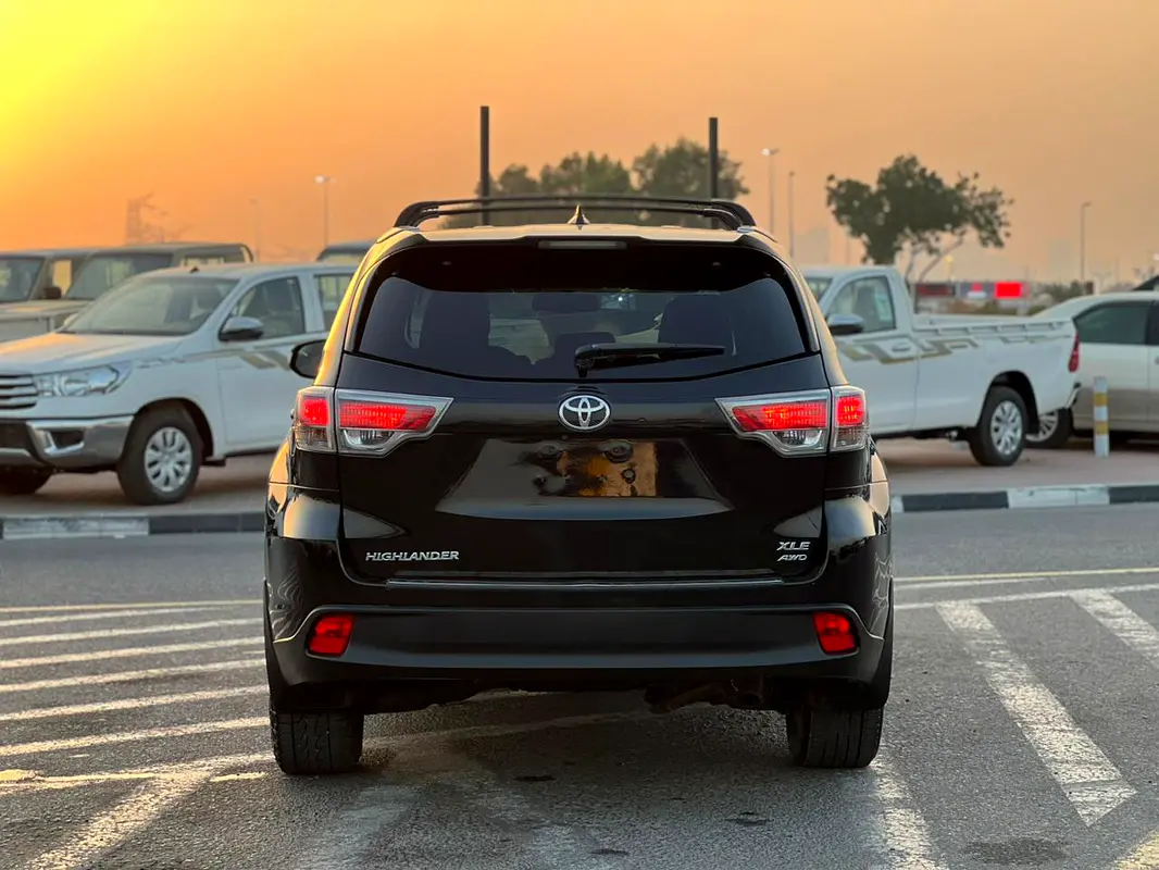 Car Image 2014 TOYOTA HIGHLANDER XLE