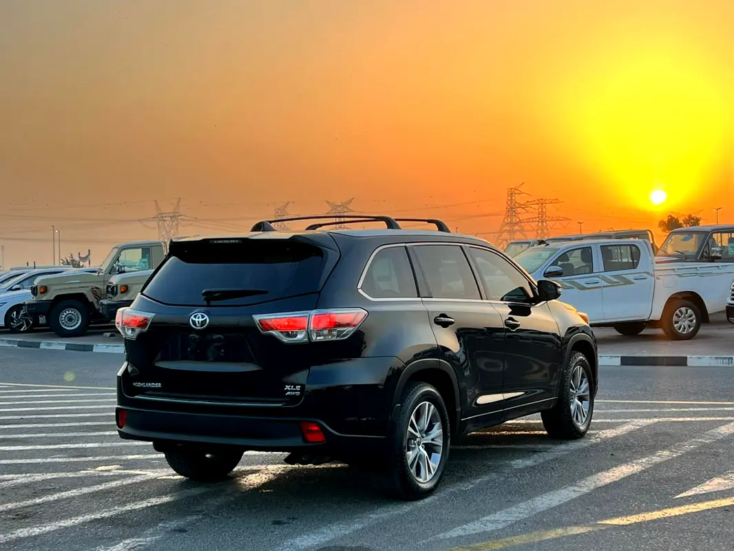 Car Image 2014 TOYOTA HIGHLANDER XLE