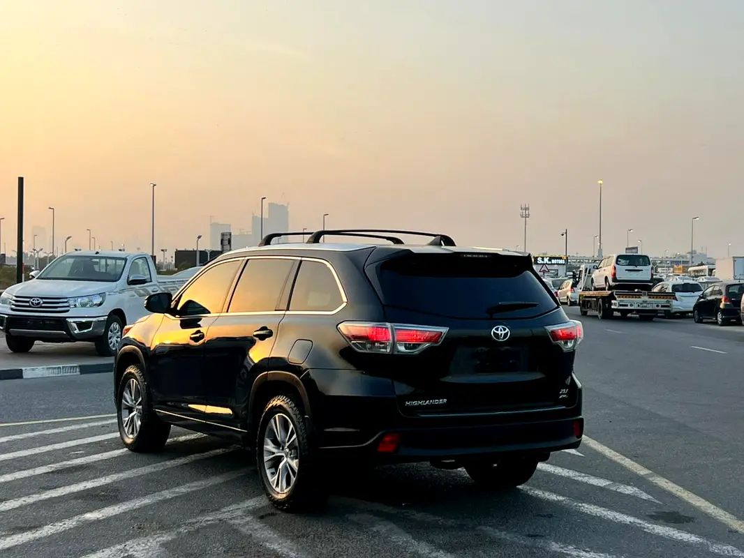 Car Image 2014 TOYOTA HIGHLANDER XLE