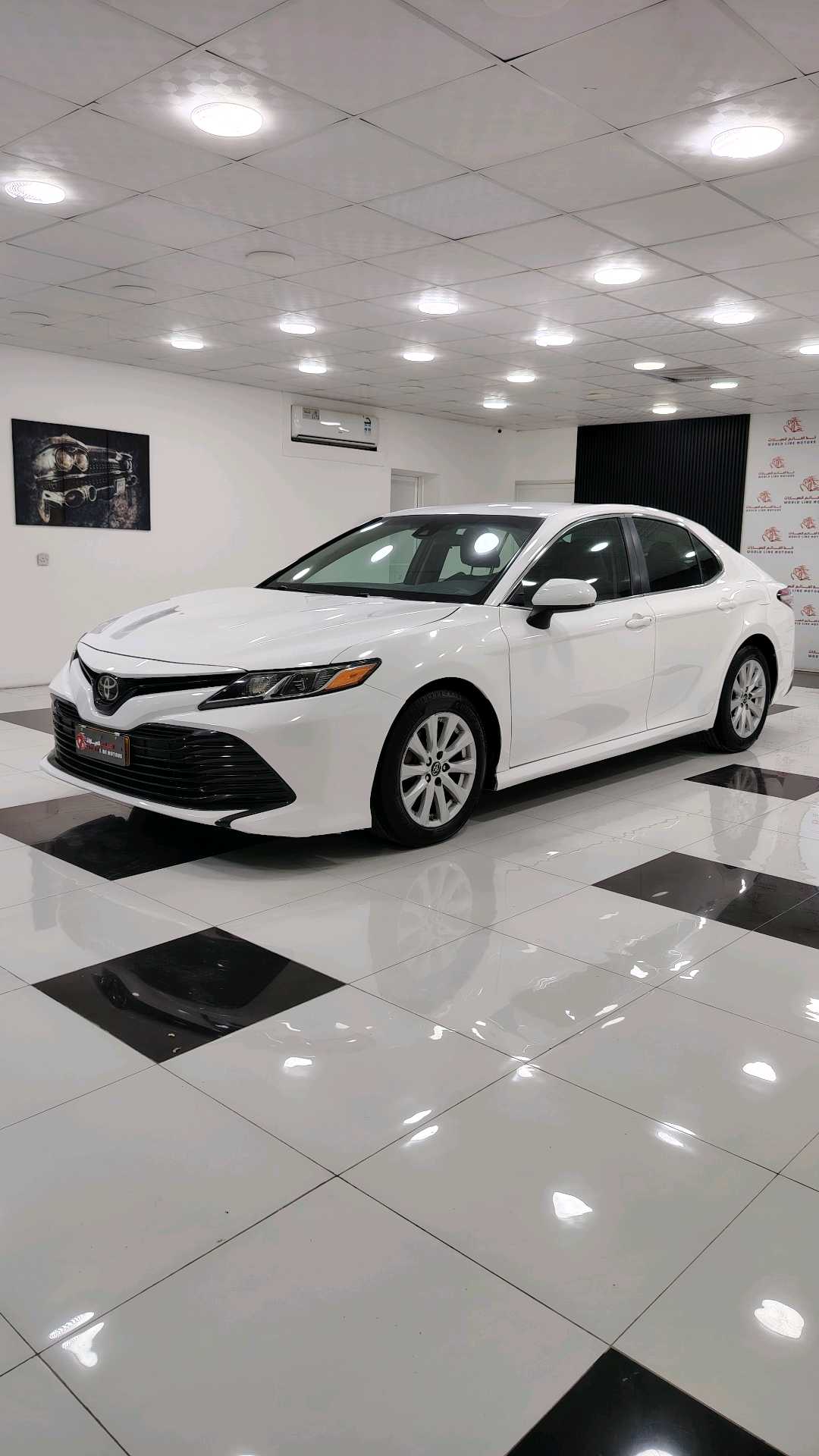 Car Image 2018 TOYOTA CAMRY LE