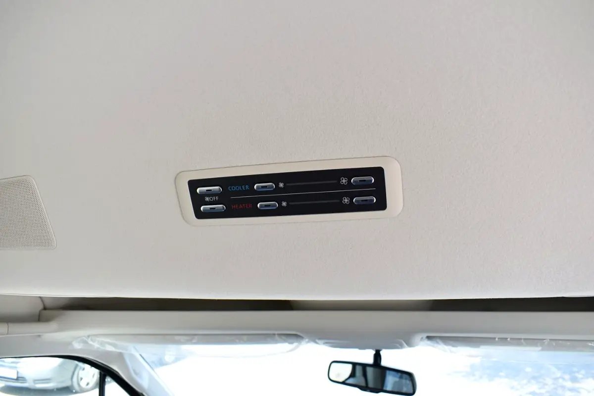 Car Image 2026 TOYOTA Hiace GL