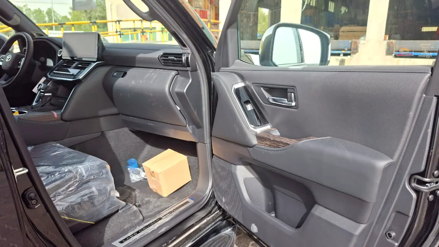 Car Image 2026 TOYOTA LAND CRUISER VX.R