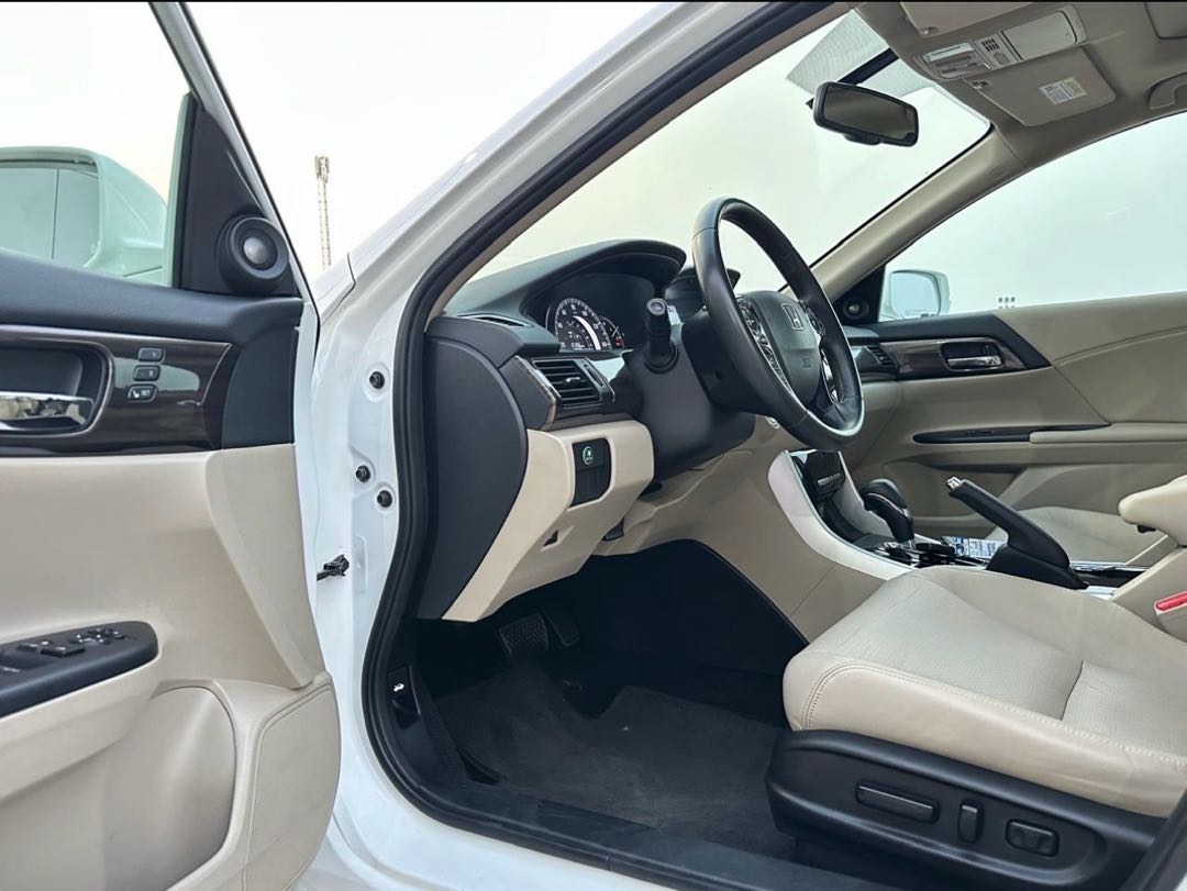 Car Image 2017 HONDA ACCORD EXL