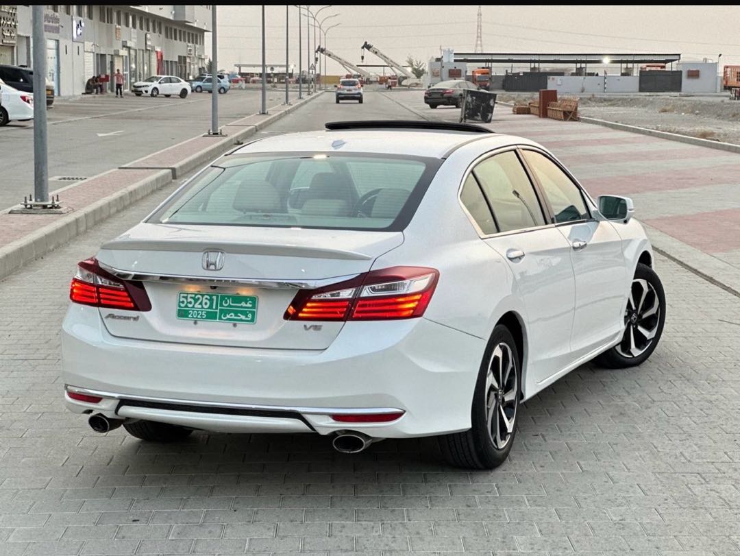 Car Image 2017 HONDA ACCORD EXL