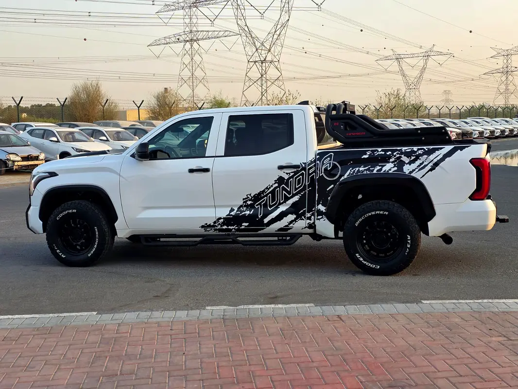 Car Image 2025 TOYOTA TUNDRA SR5