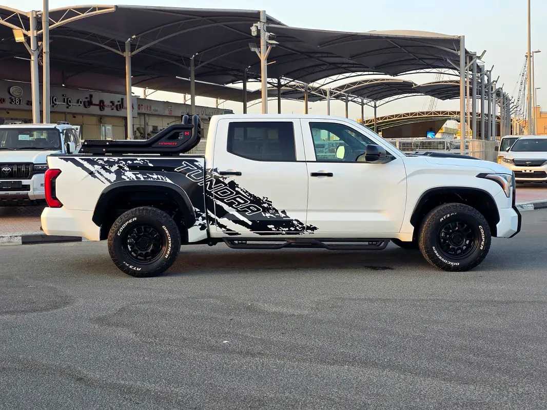Car Image 2025 TOYOTA TUNDRA SR5