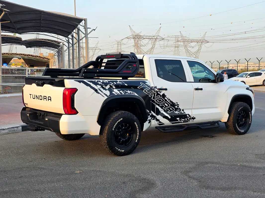 Car Image 2025 TOYOTA TUNDRA SR5