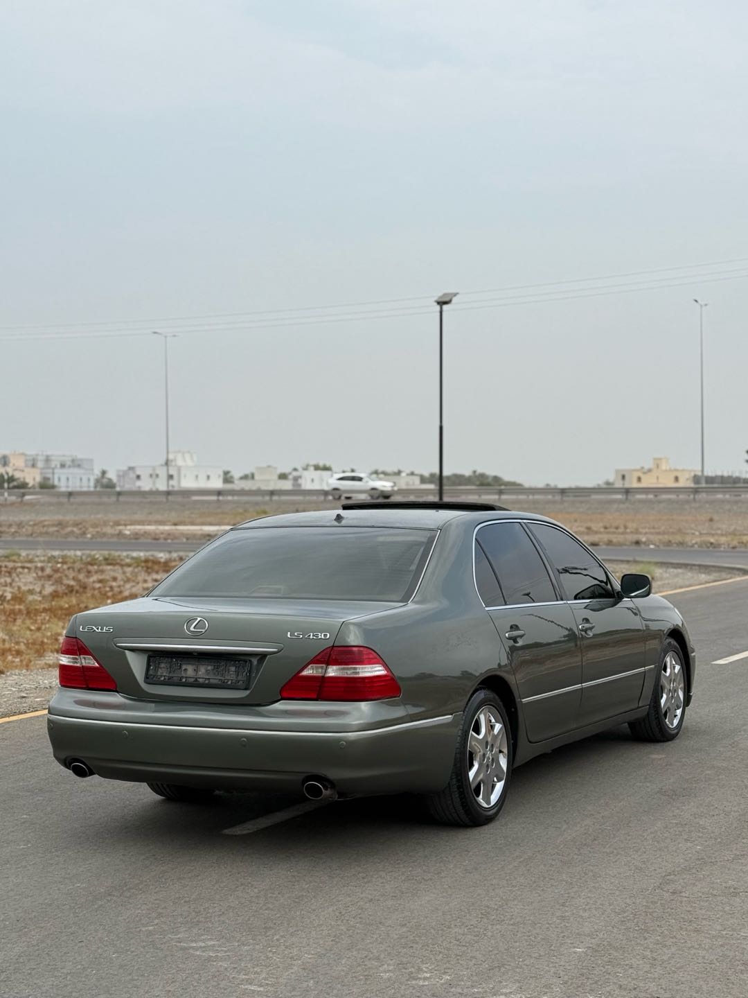 Car Image 2004 LEXUS LS 430 3/4 Ultra