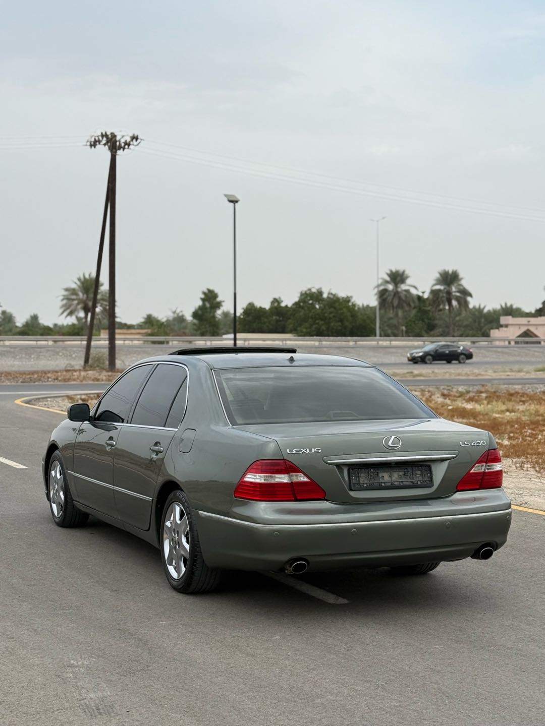 Car Image 2004 LEXUS LS 430 3/4 Ultra