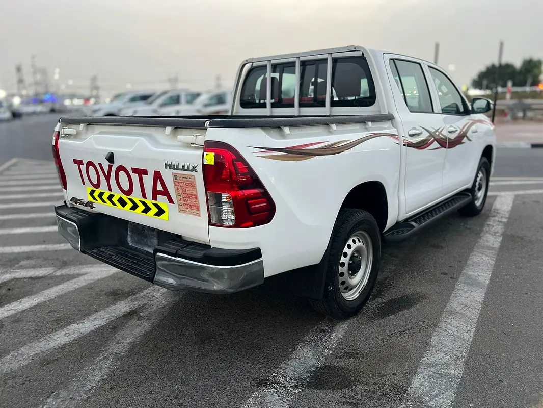 Car Image 2023 TOYOTA HILUX Double Cab Base