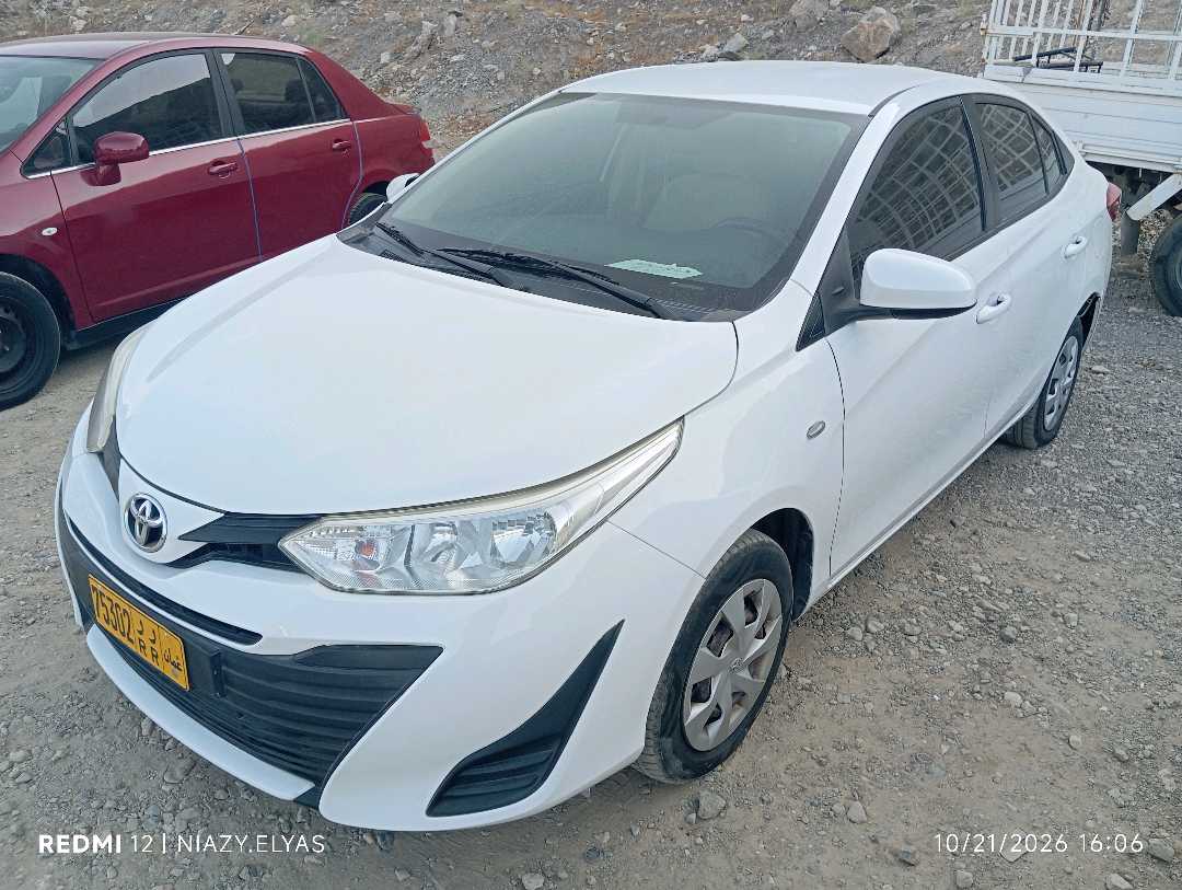 Car Image 2019 TOYOTA YARIS SE