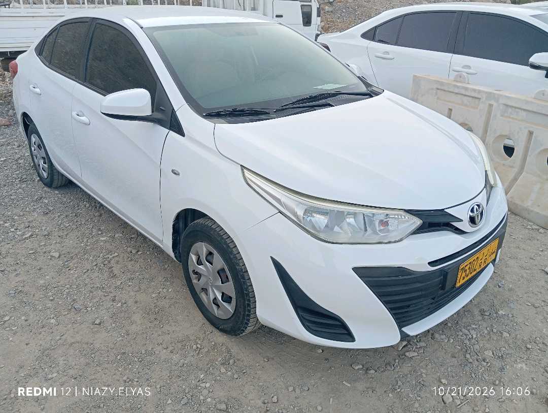 Car Image 2019 TOYOTA YARIS SE