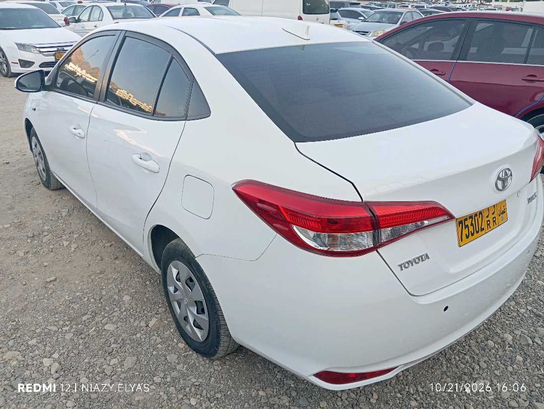 Car Image 2019 TOYOTA YARIS SE