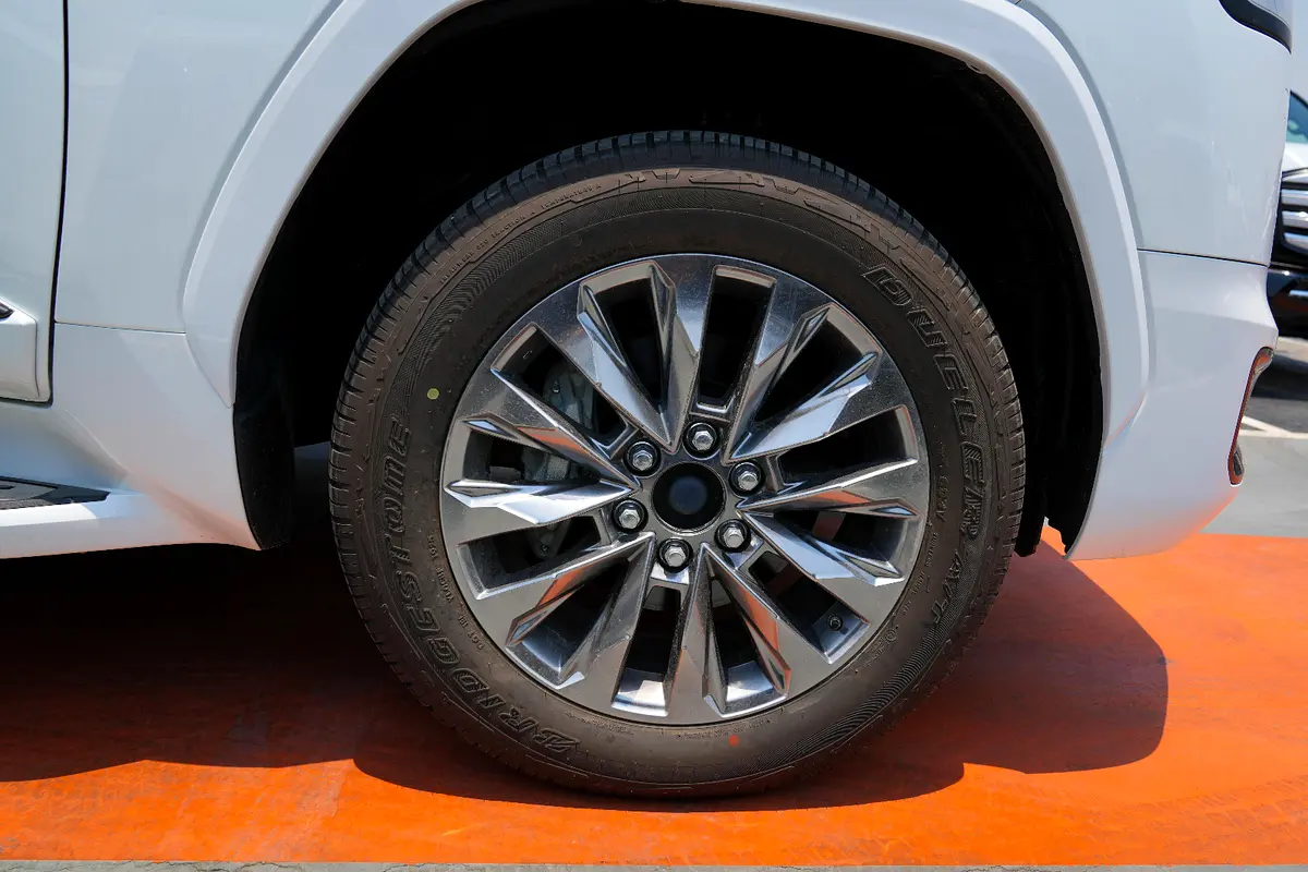 Car Image 2025 TOYOTA LAND CRUISER VX.R