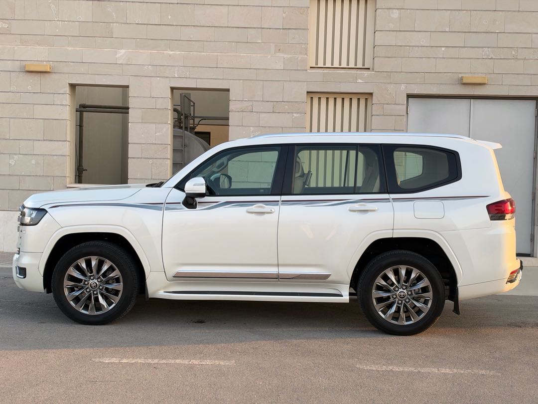 Car Image 2024 TOYOTA LAND CRUISER GX.R