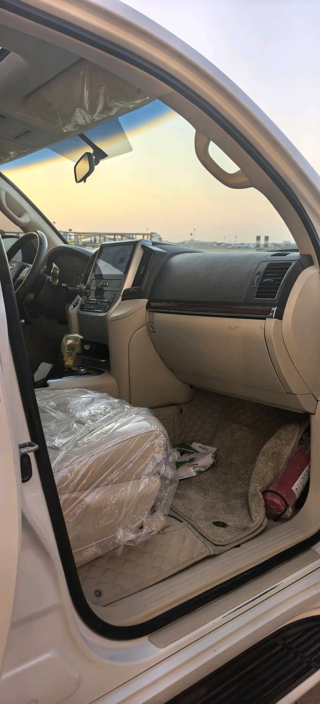 Car Image 2016 TOYOTA LAND CRUISER GX.R