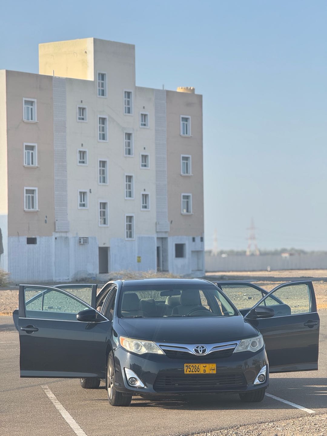 Car Image 2014 TOYOTA CAMRY LE