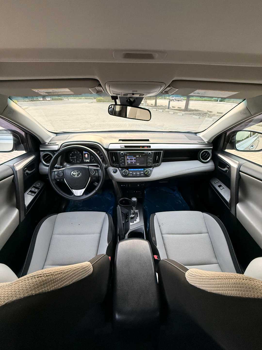 Car Image 2018 TOYOTA RAV4 XLE