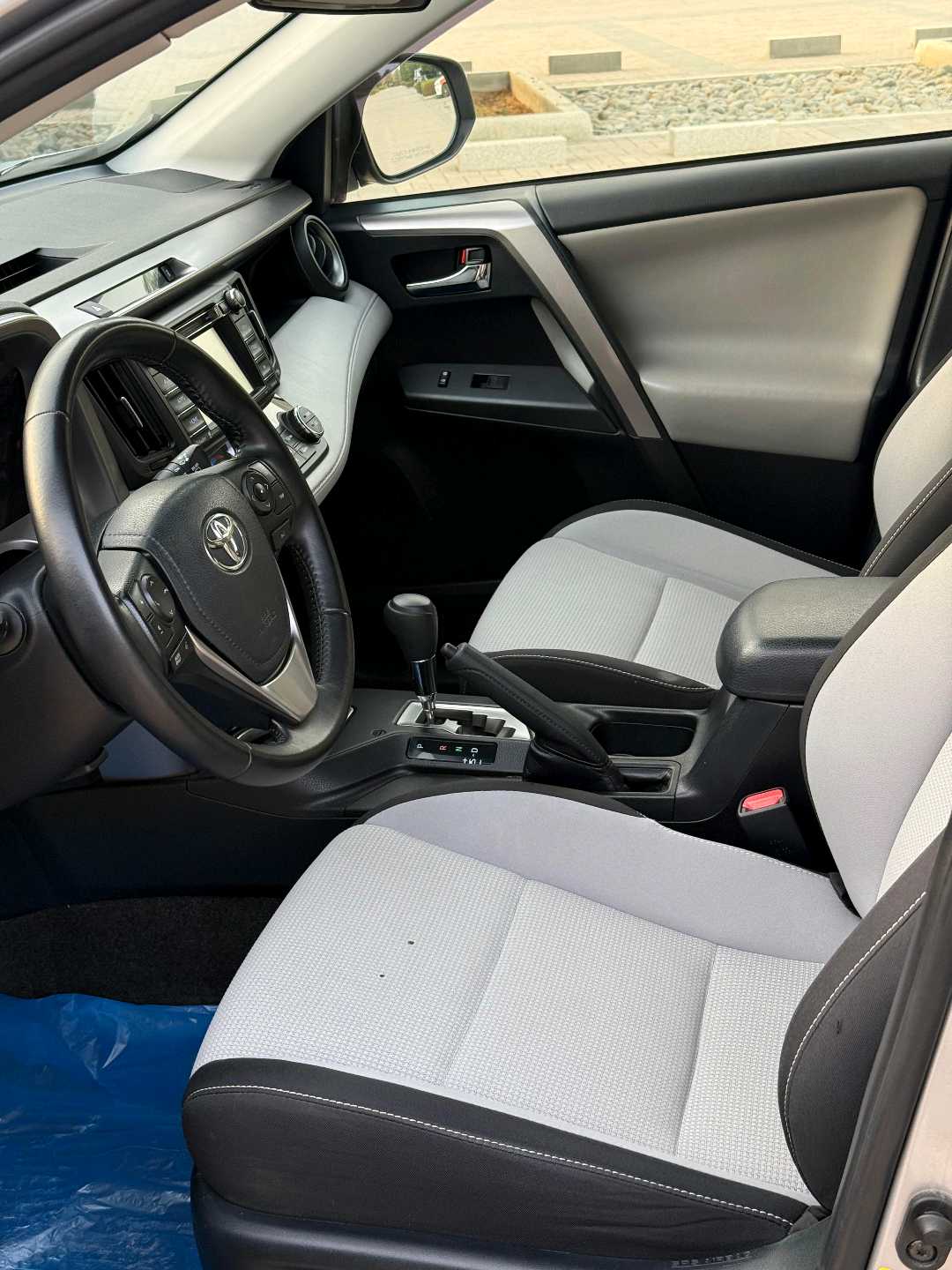 Car Image 2018 TOYOTA RAV4 XLE