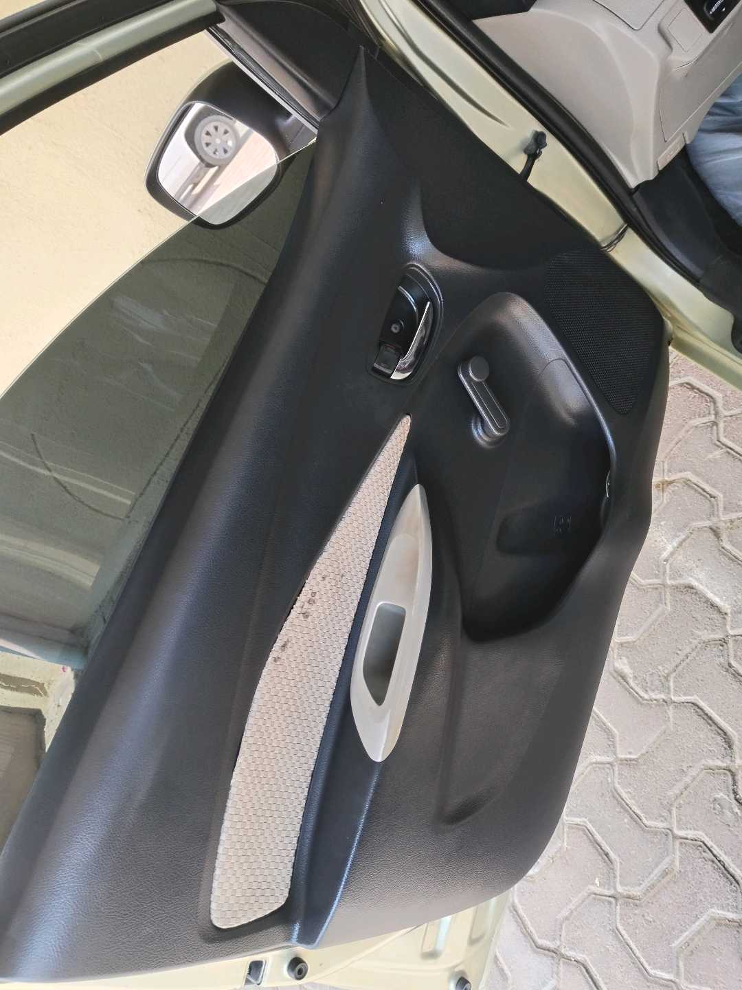 Car Image 2007 TOYOTA YARIS LE