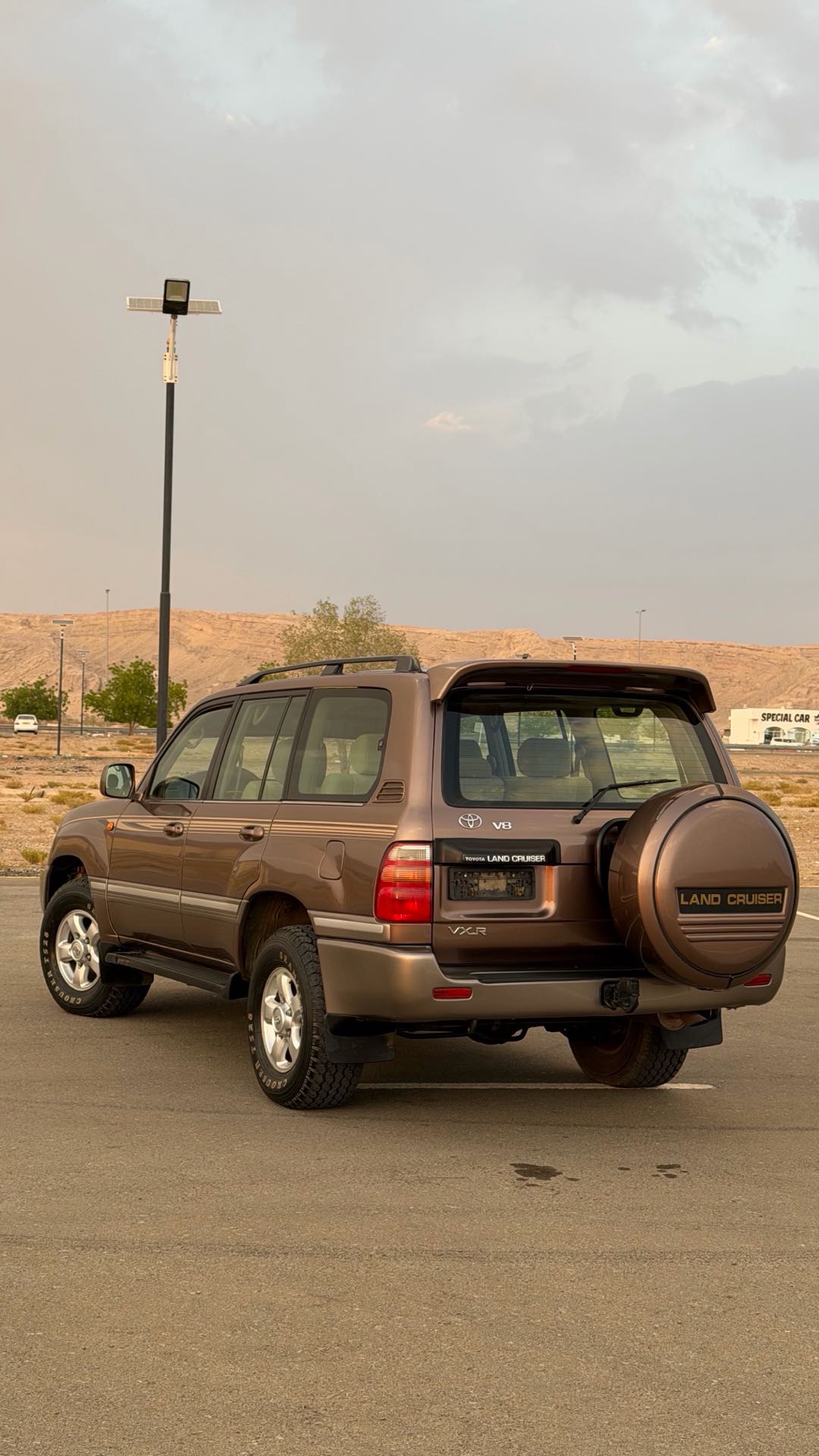 Car Image 1999 TOYOTA LAND CRUISER VX.R