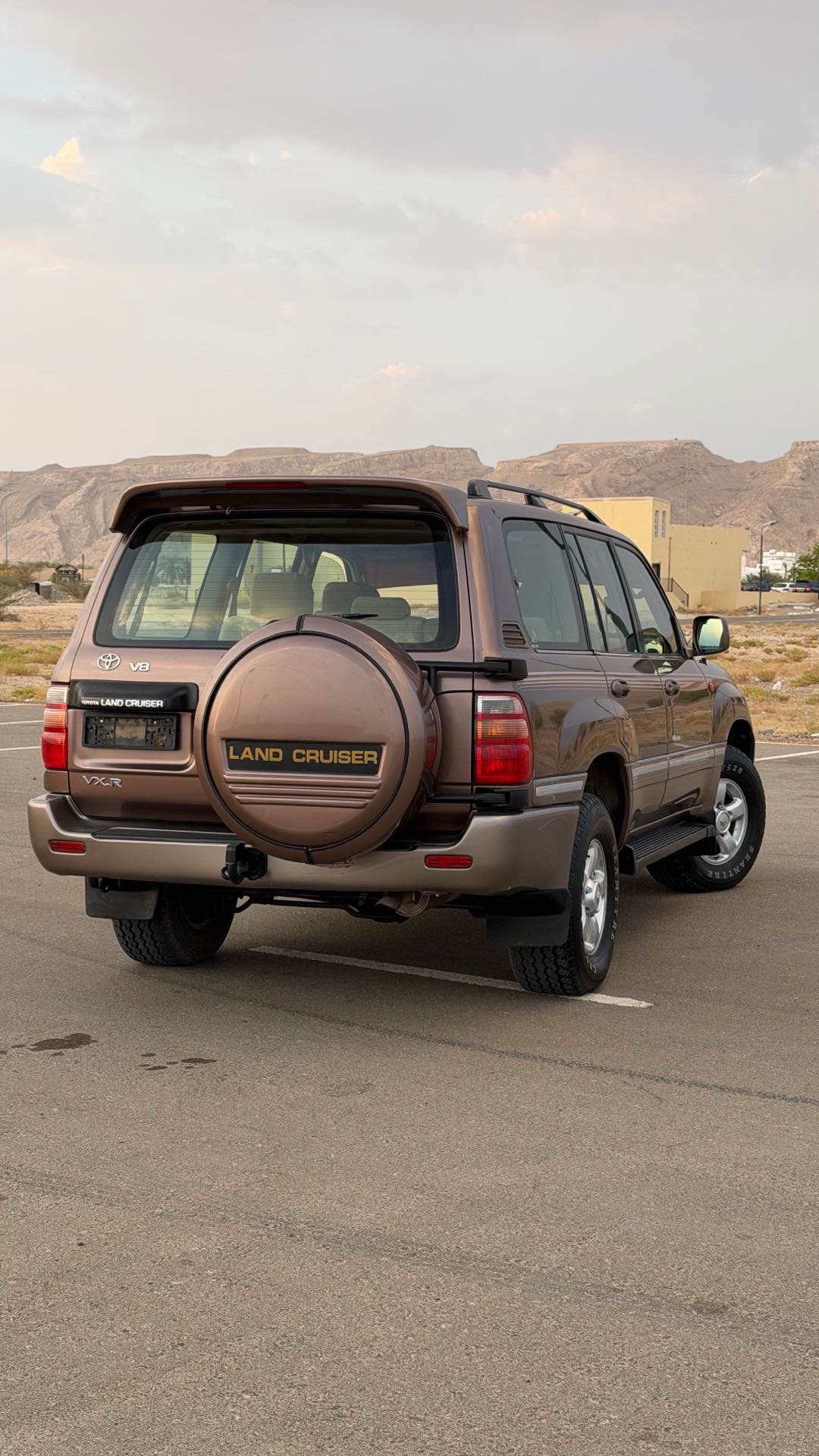 Car Image 1999 TOYOTA LAND CRUISER VX.R