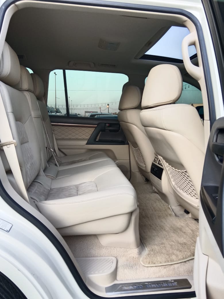 Car Image 2019 TOYOTA LAND CRUISER GX.R