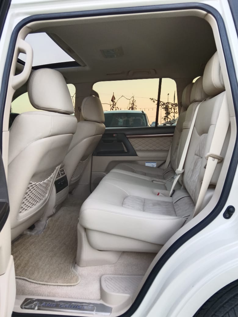 Car Image 2019 TOYOTA LAND CRUISER GX.R