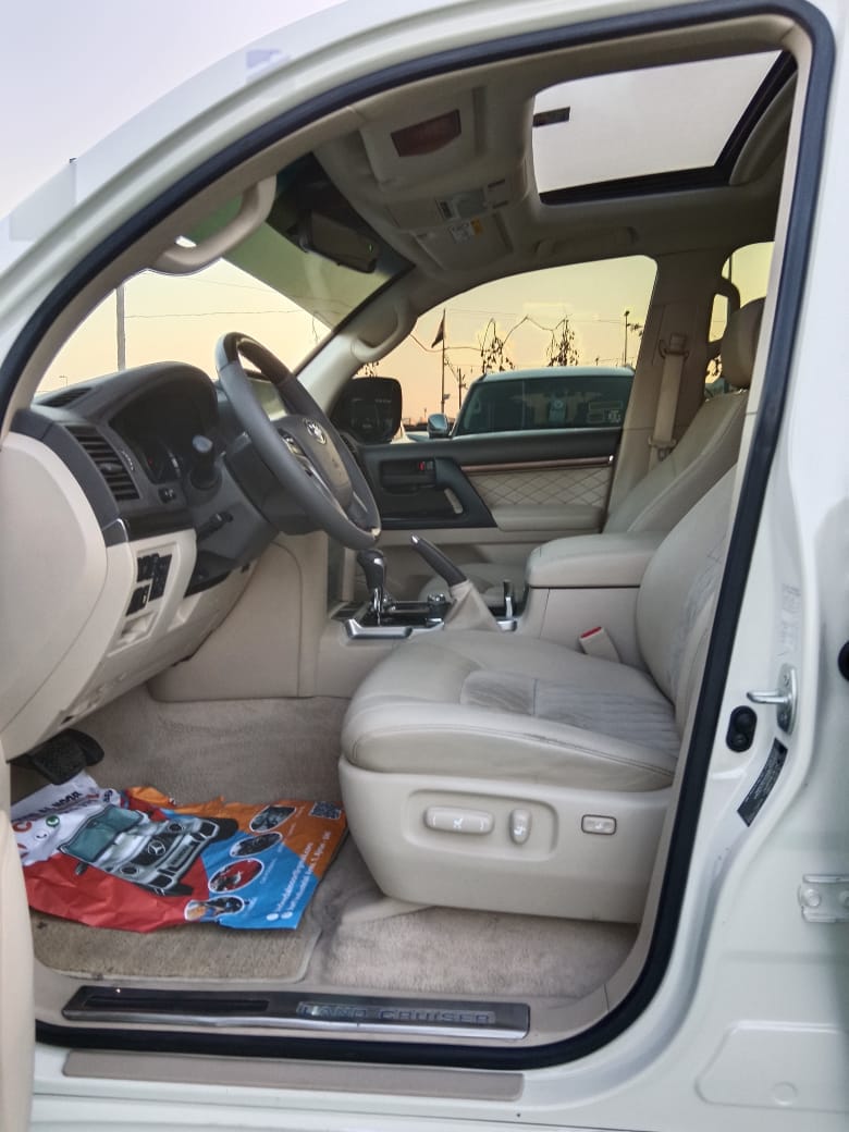 Car Image 2019 TOYOTA LAND CRUISER GX.R