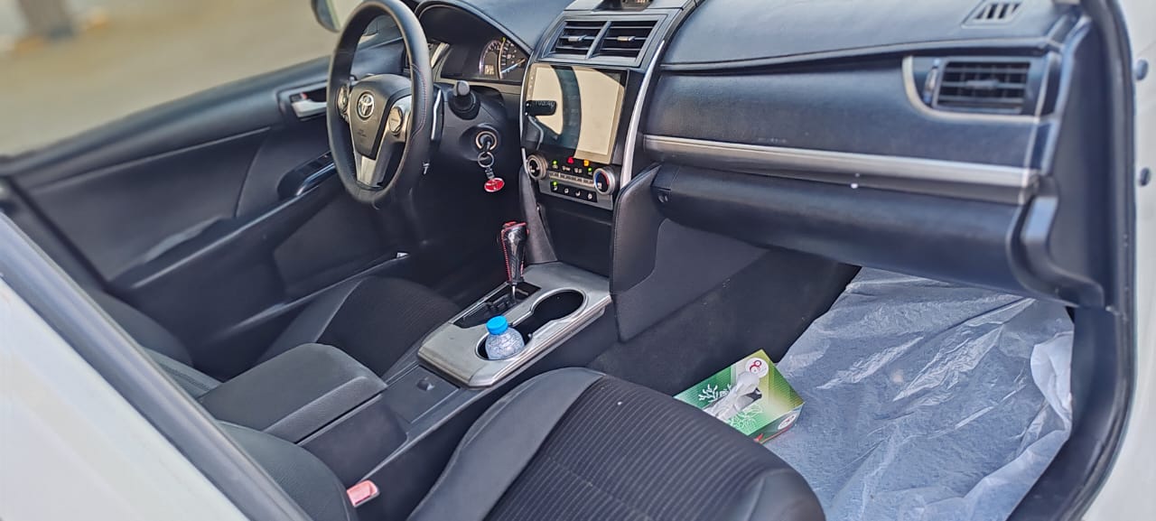 Car Image 2013 TOYOTA CAMRY SE