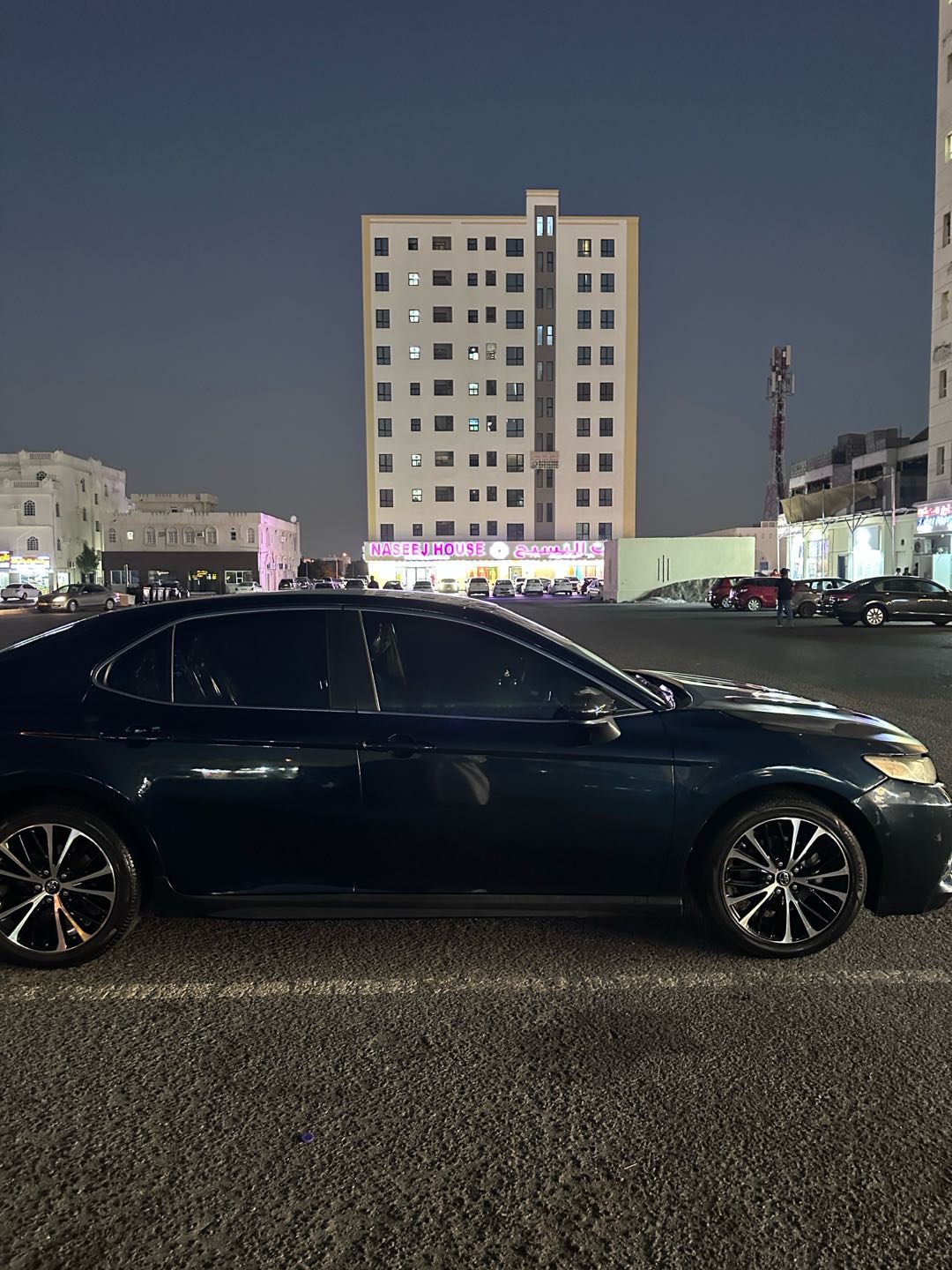 Car Image 2018 TOYOTA CAMRY SE
