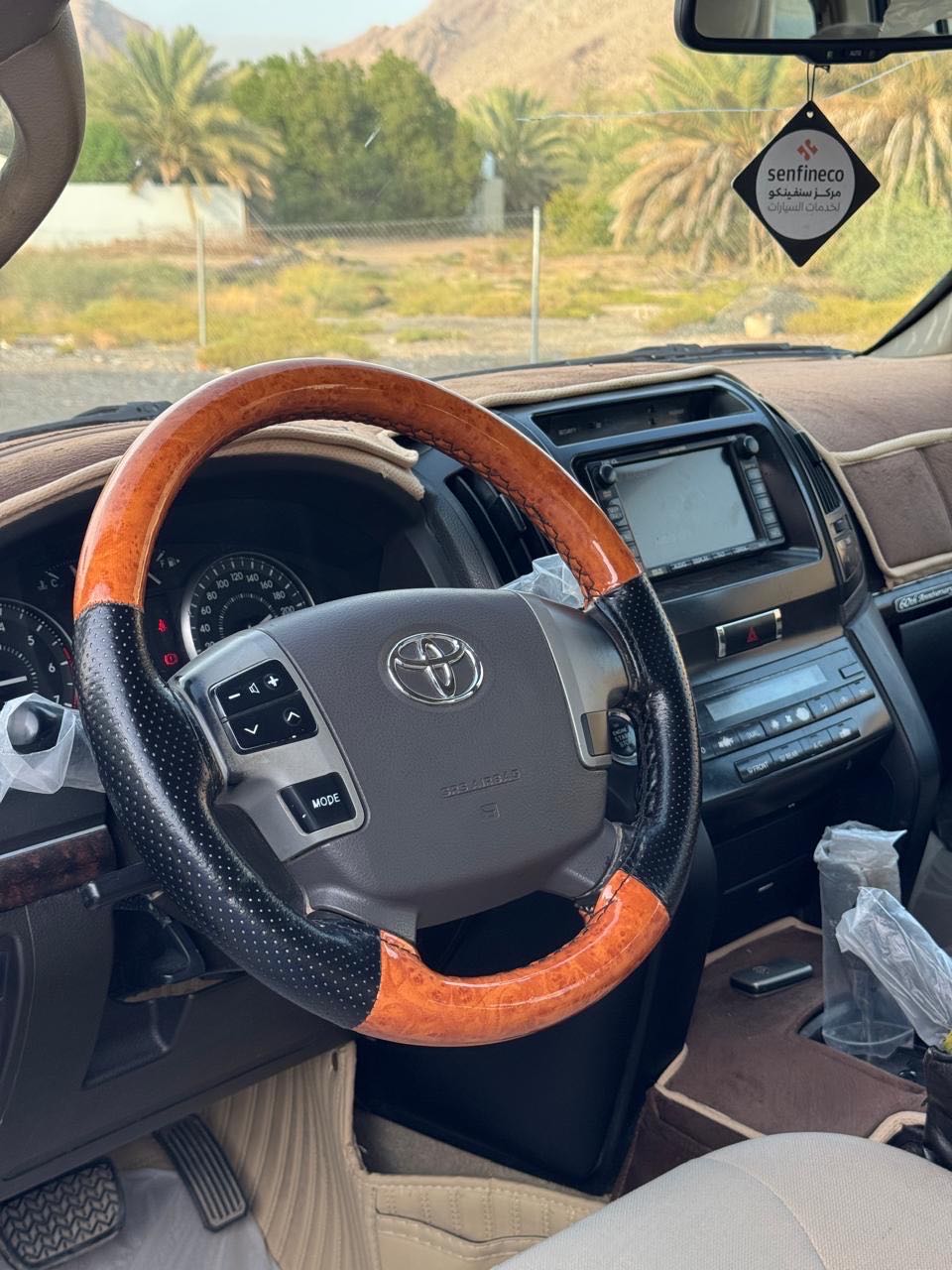 Car Image 2011 TOYOTA LAND CRUISER GX.R