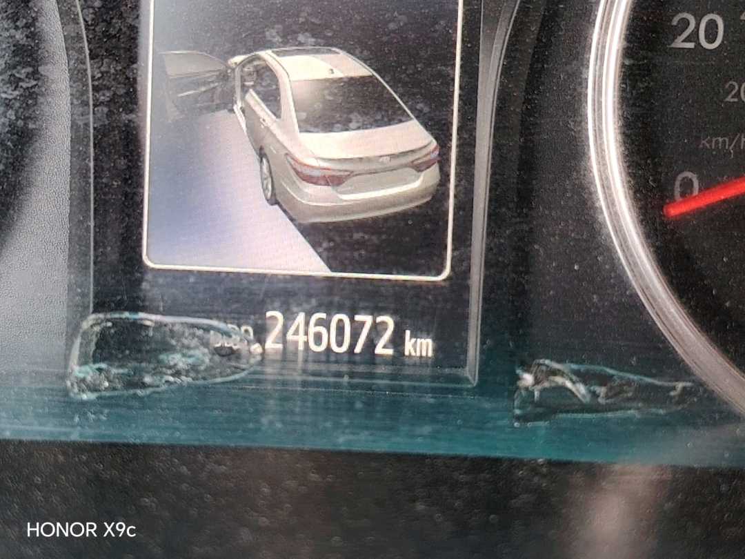 Car Image 2015 TOYOTA CAMRY SE