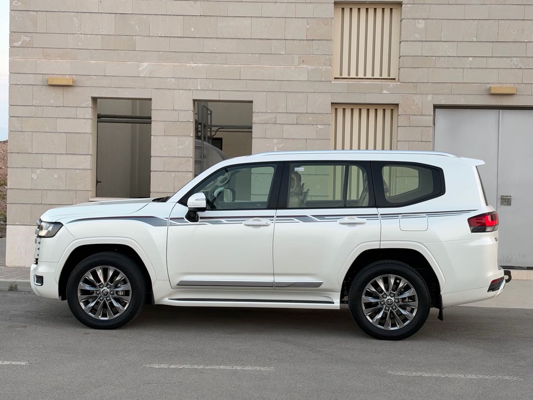 Car Image 2023 TOYOTA LAND CRUISER GX.R