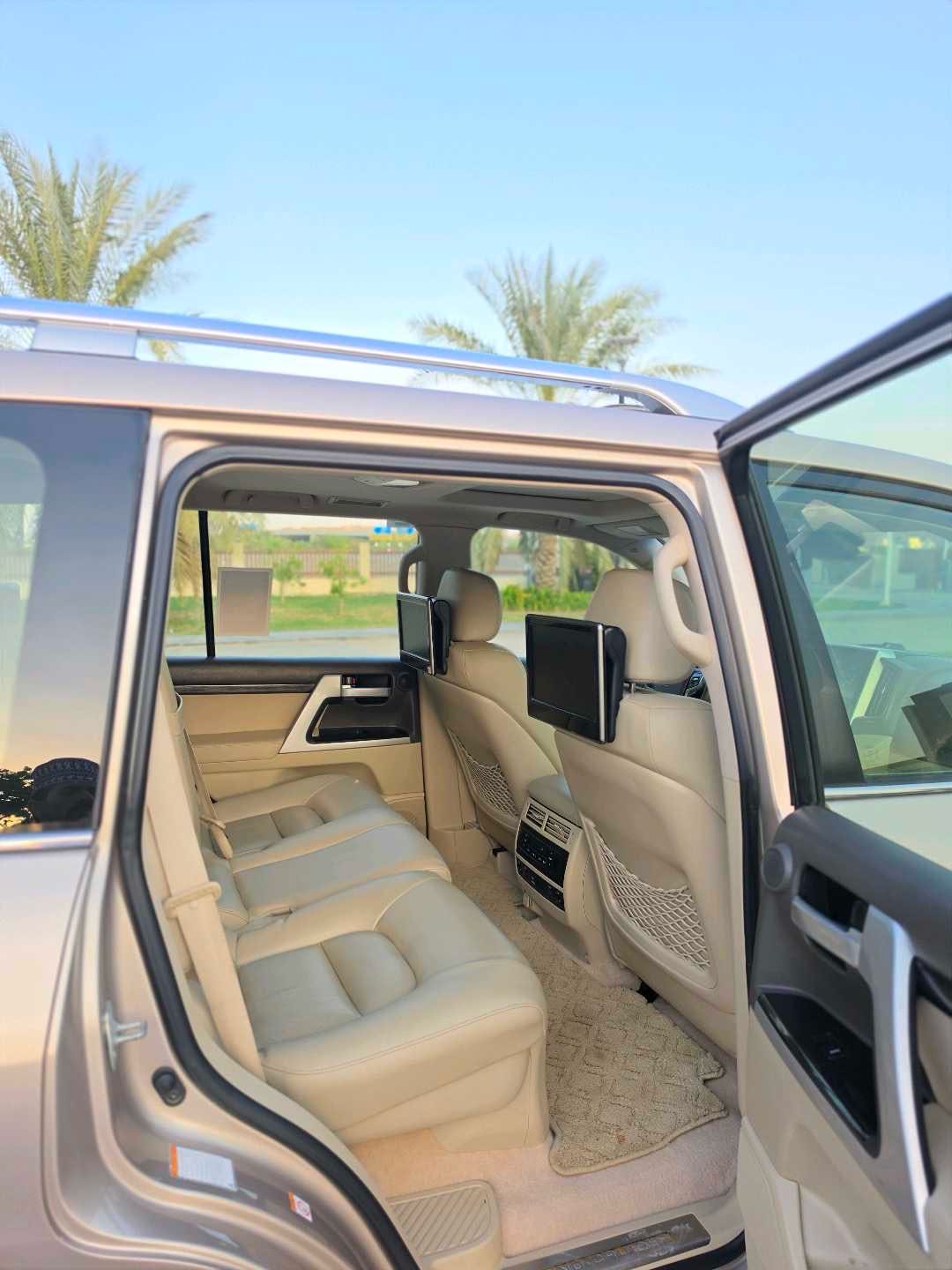 Car Image 2018 TOYOTA LAND CRUISER VX.S