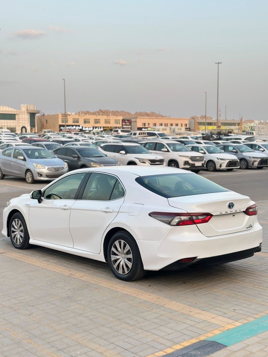 Car Image 2023 TOYOTA CAMRY E