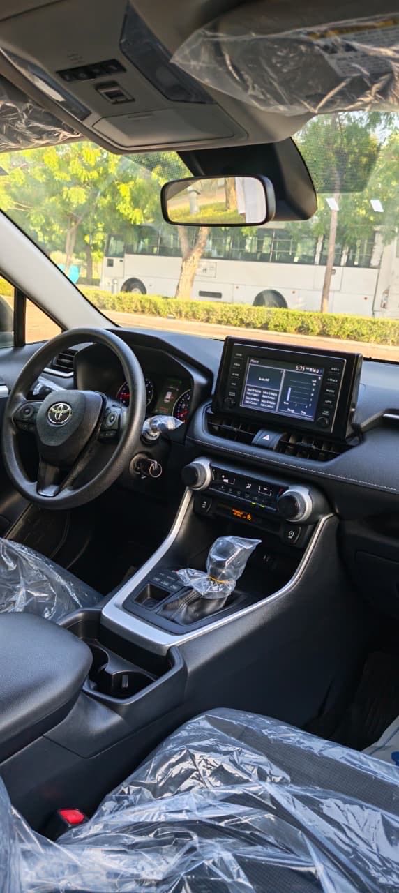 Car Image 2019 TOYOTA RAV4 LE