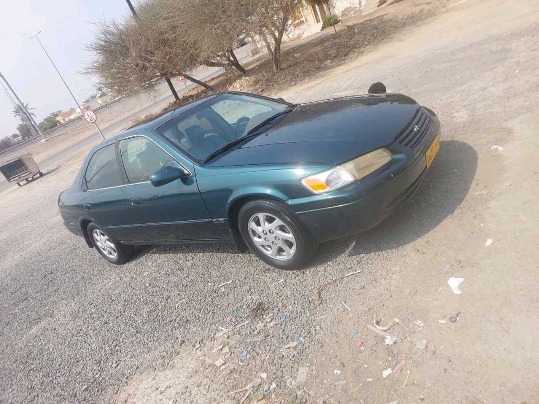 Car Image 1998 TOYOTA CAMRY SE