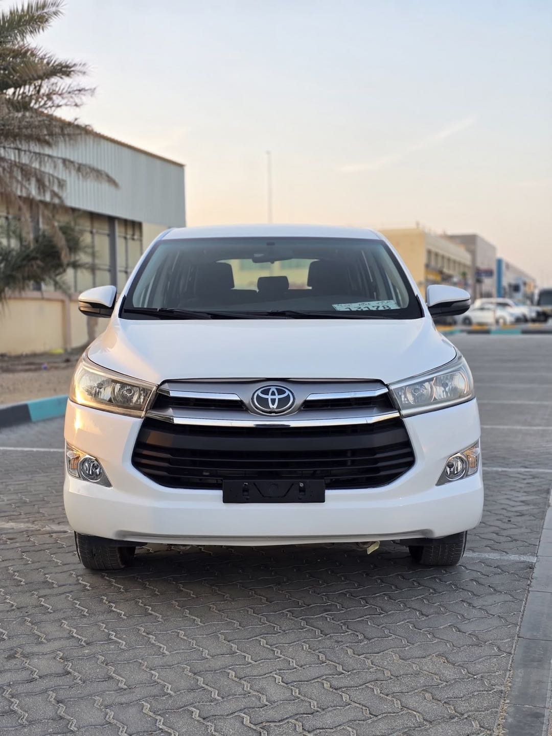 Car Image 2018 TOYOTA INNOVA E