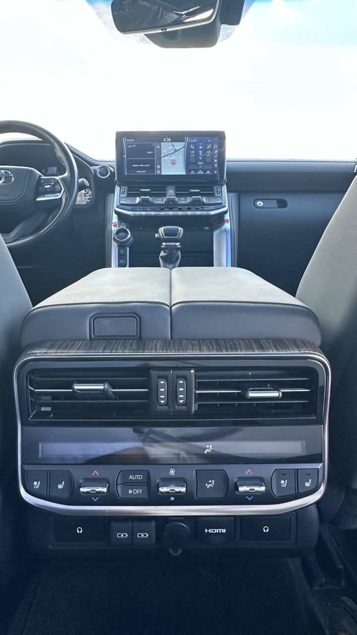 Car Image 2024 TOYOTA LAND CRUISER VX.R