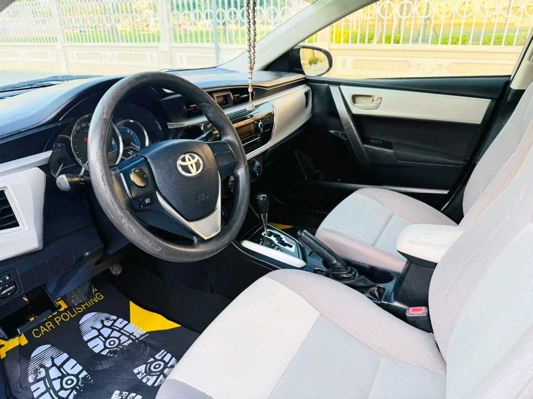 Car Image 2014 TOYOTA COROLLA SE
