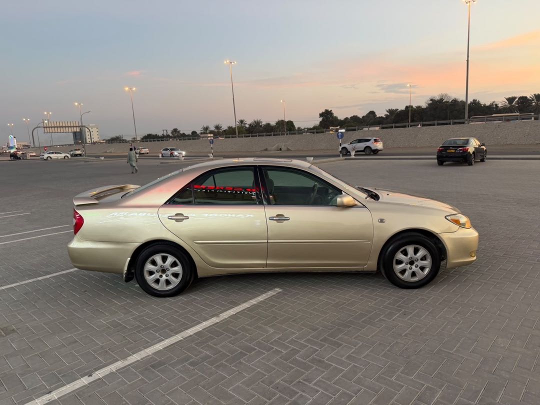 Car Image 2002 TOYOTA CAMRY SE