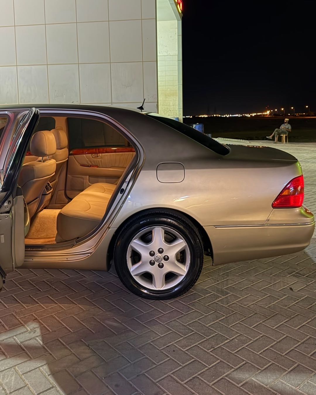 Car Image 2002 LEXUS LS 430