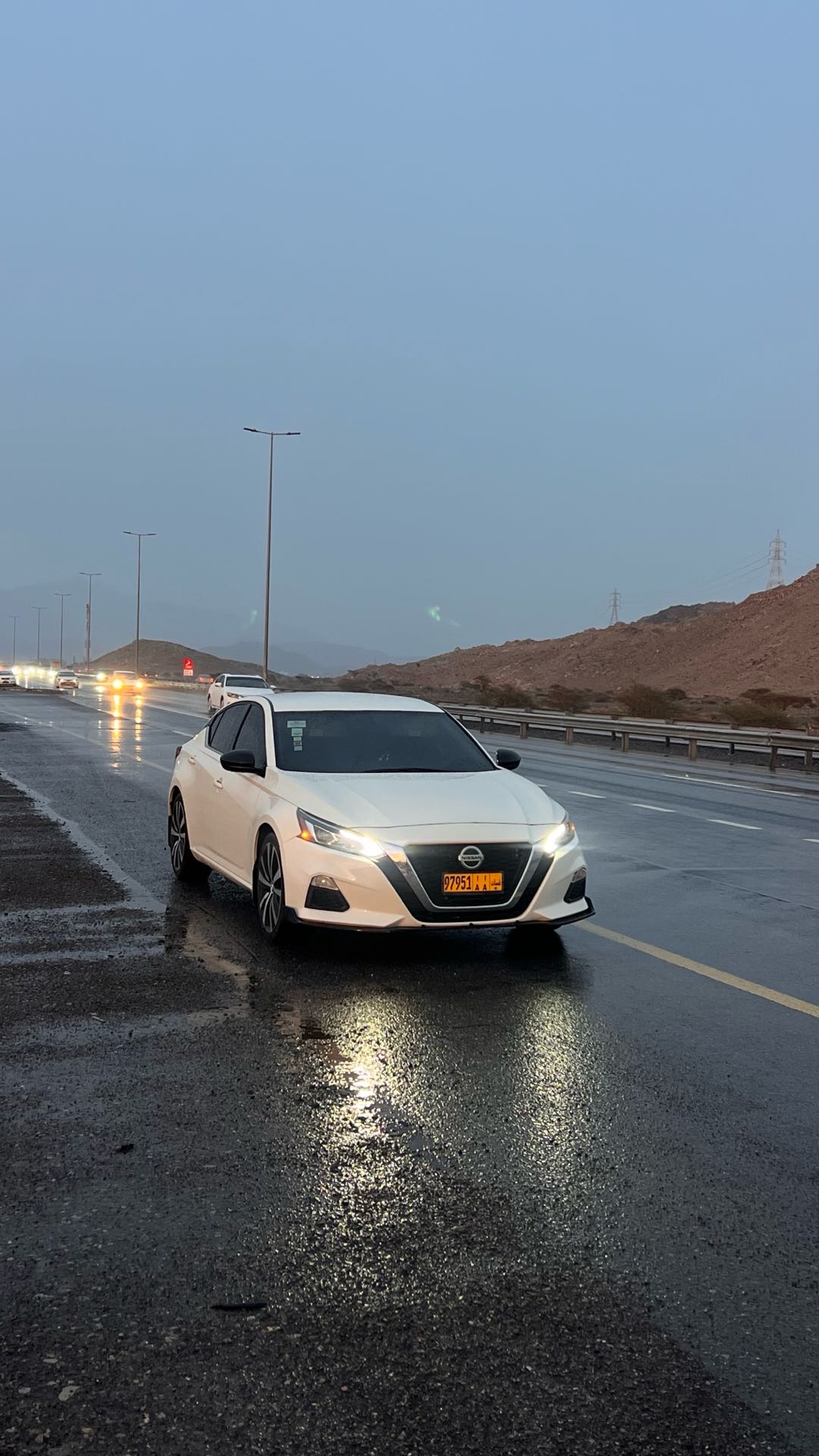 Car Image 2019 NISSAN ALTIMA SR