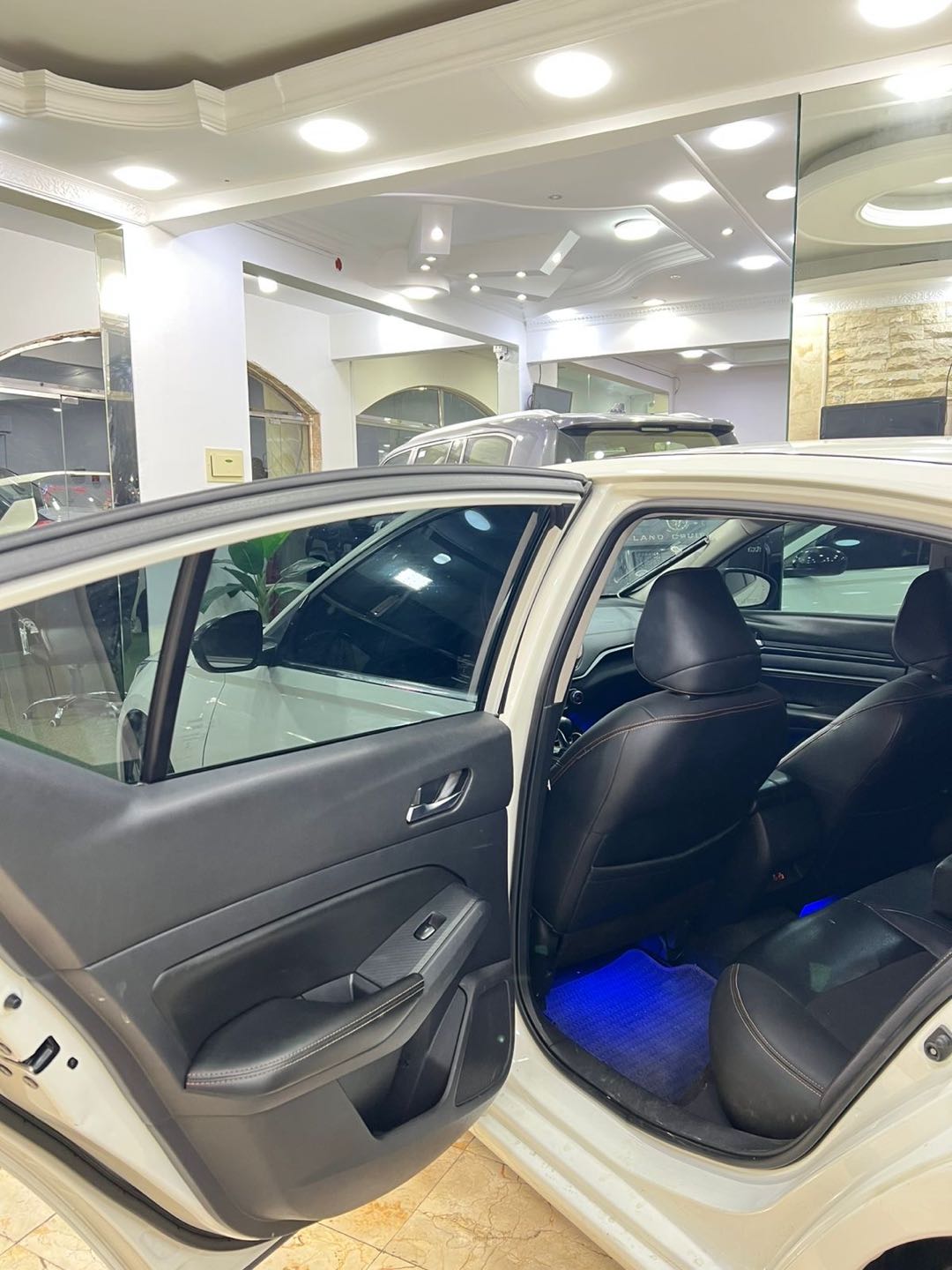 Car Image 2019 NISSAN ALTIMA SR