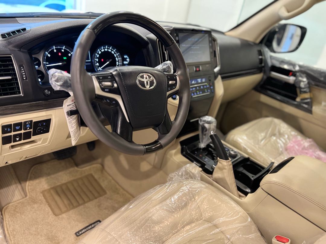 Car Image 2019 TOYOTA LAND CRUISER GX.R