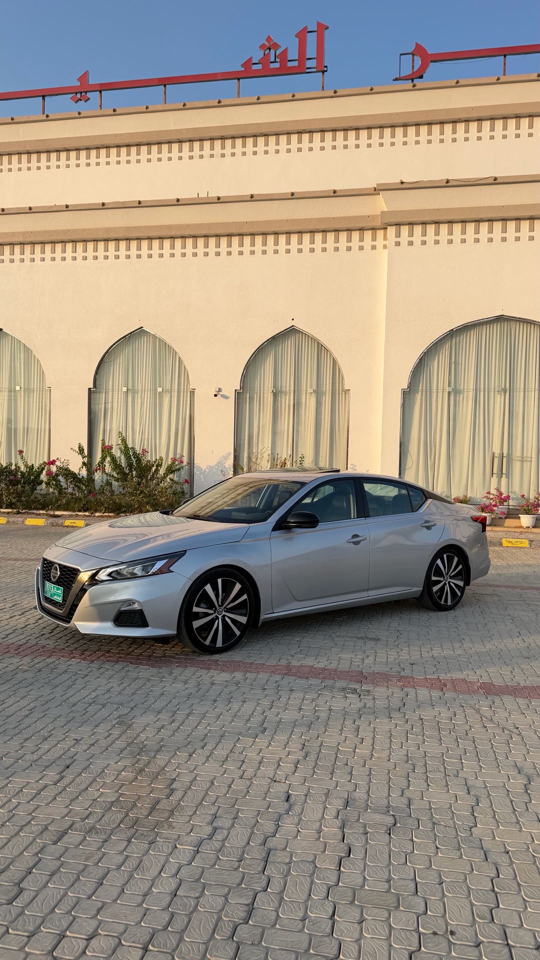 Car Image 2019 NISSAN ALTIMA SR