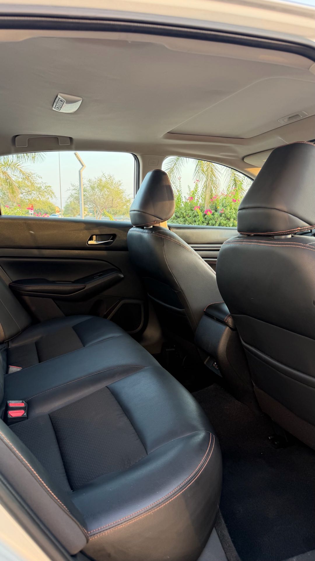 Car Image 2019 NISSAN ALTIMA SR