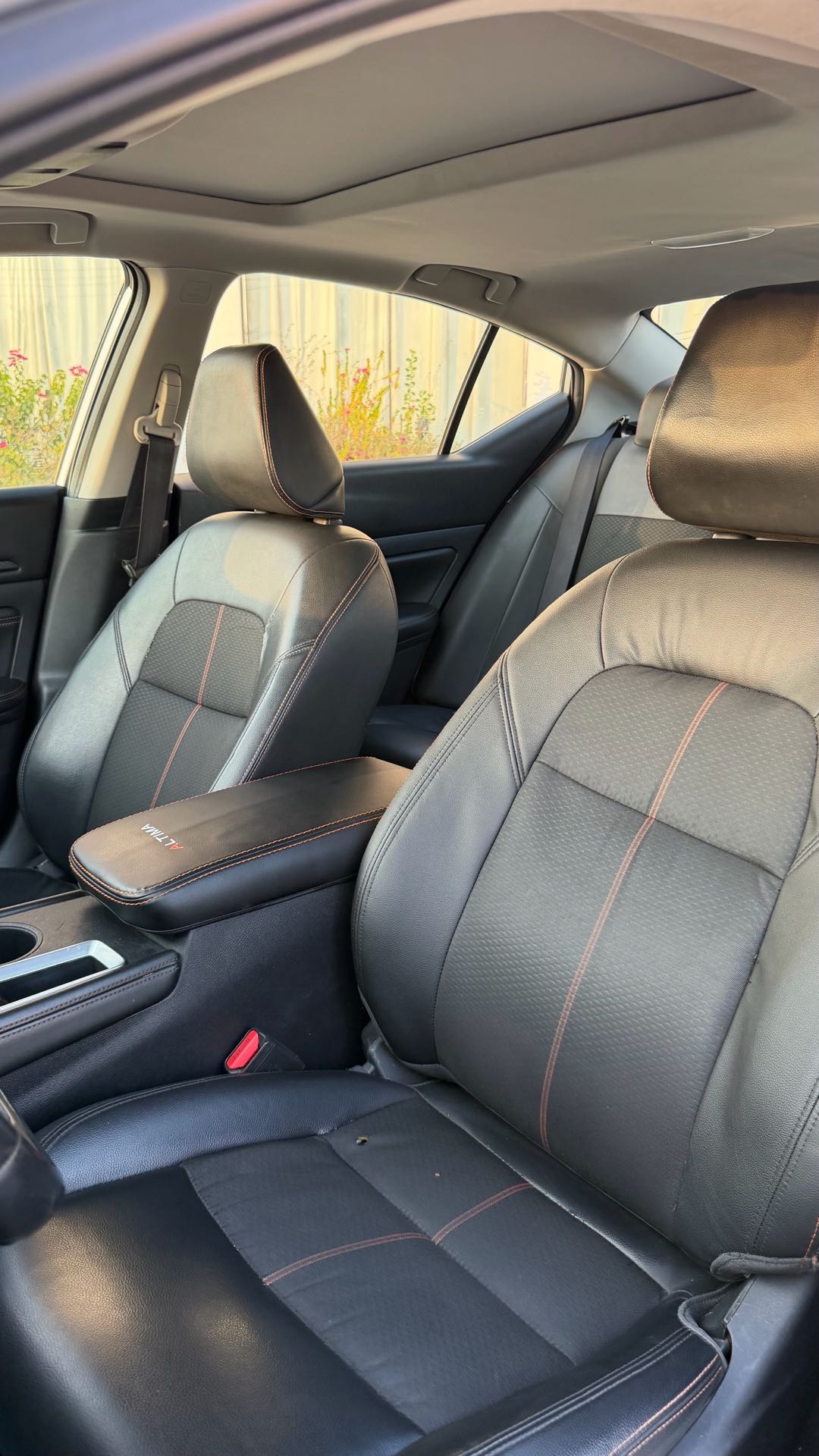Car Image 2019 NISSAN ALTIMA SR
